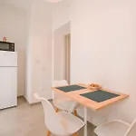 Apartment Domus Lucia 1 *