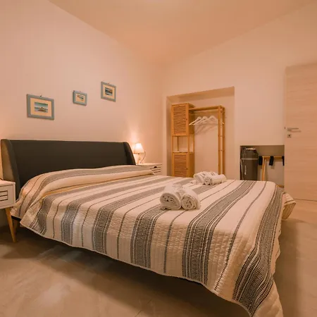 Apartment Domus Lucia 1 *