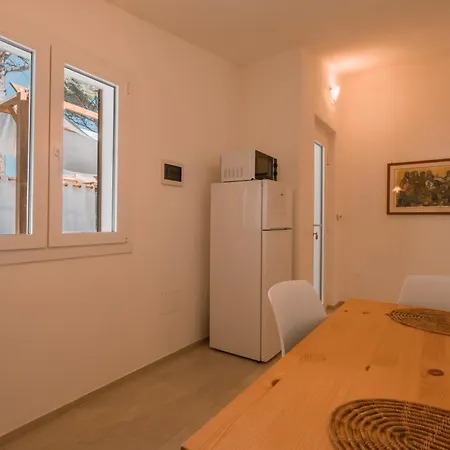 Apartment Domus Lucia 1 *