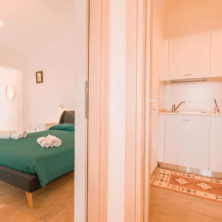 Domus Lucia 1 Appartement *