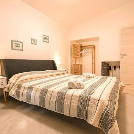 Domus Lucia 1 *
